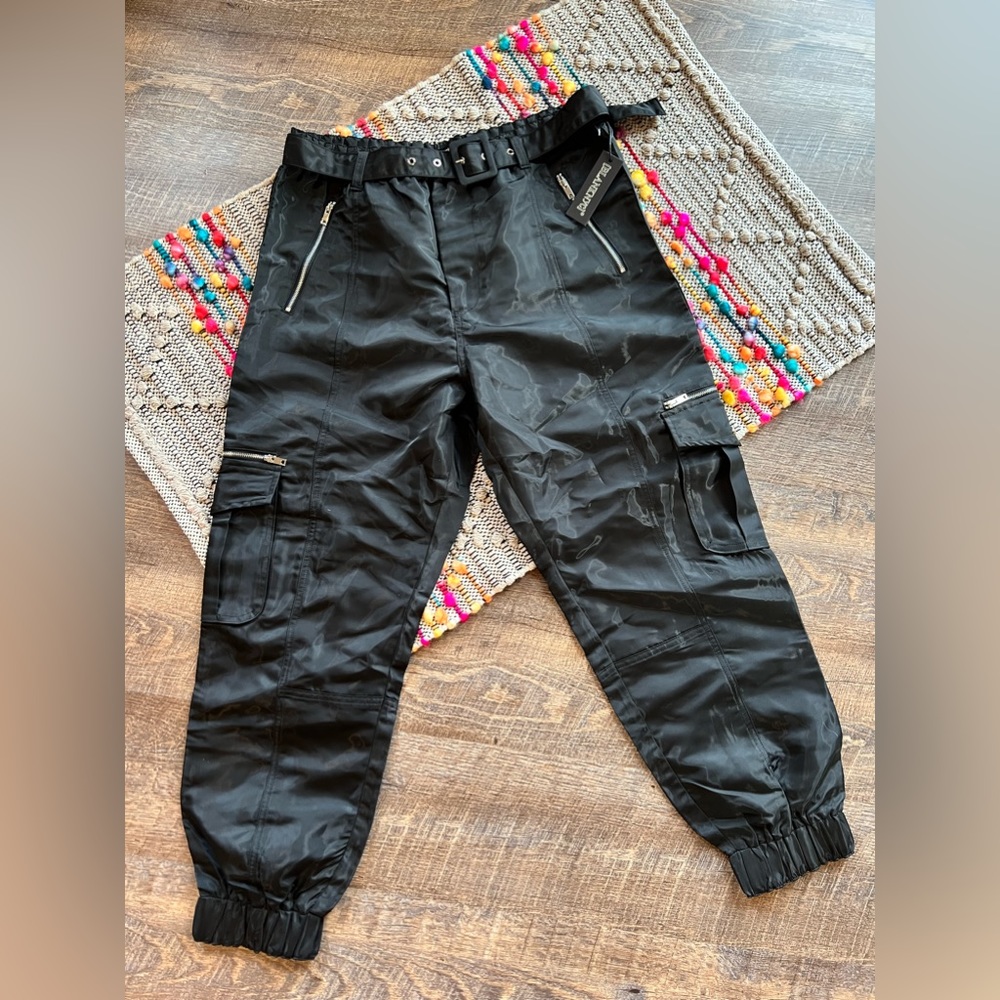 BlankNYC Black Cargo Pants with Belt. Silver Hardware. Size 31